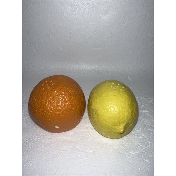 Vintage Orange and Lemon Shaped Salt and Pepper Shakers - Picture 4 of 6